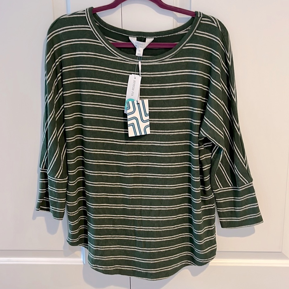 Market and Spruce Hunter Green sweater. 3/4 sleeves Size L